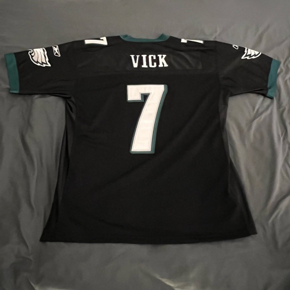 Reebok Men's Black and Green Jersey - Picture 6 of 7